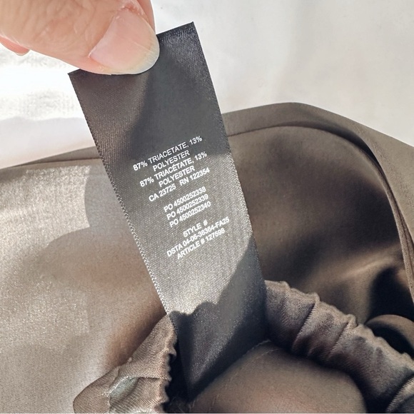 Aritzia Wilfred The Lodge Pant Satin Dark Olive - Picture 14 of 14